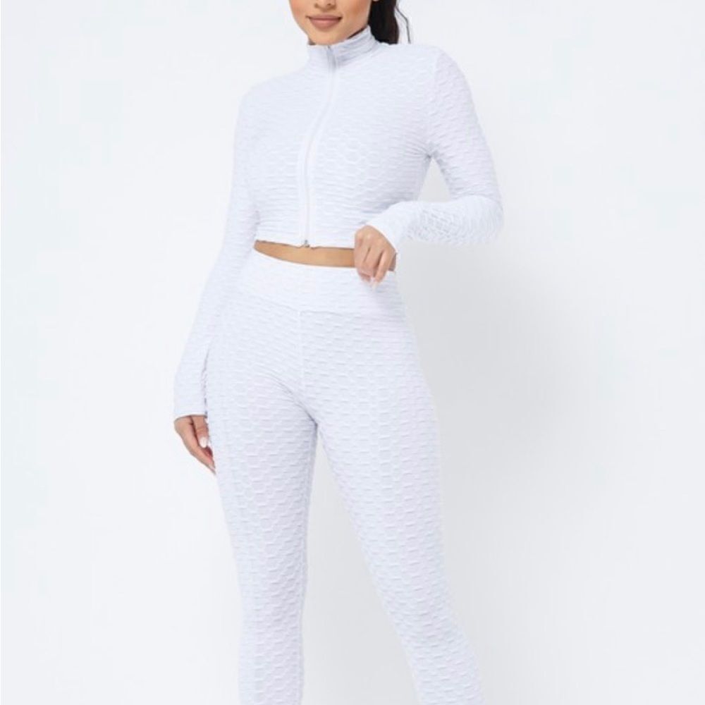 White honeycomb two piece active set